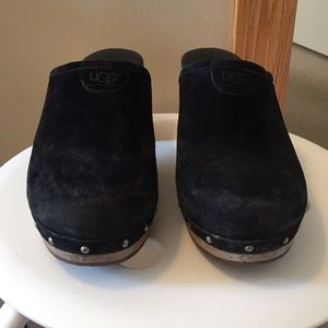 AUTHENTIC UGG SUEDE CLOGS